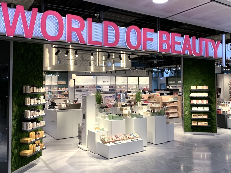Klaus Mueller Ladenbau: Parfümerie World of Beauty